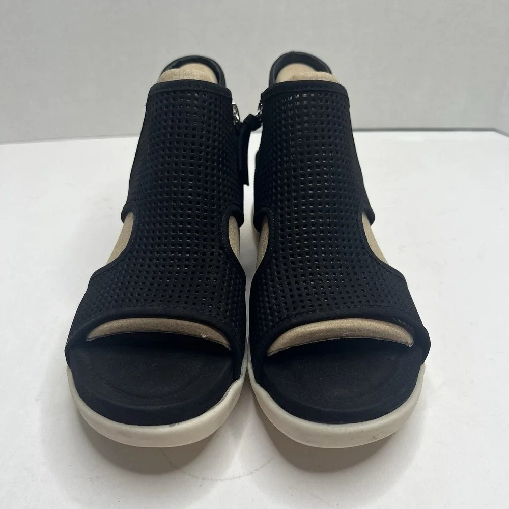 Sofft Shandi Women’s 7 M Black Perforated Suede Wedge Sandals NIB